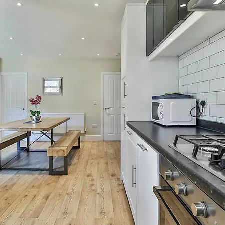 Refurbished Premium Holiday home Sheffield